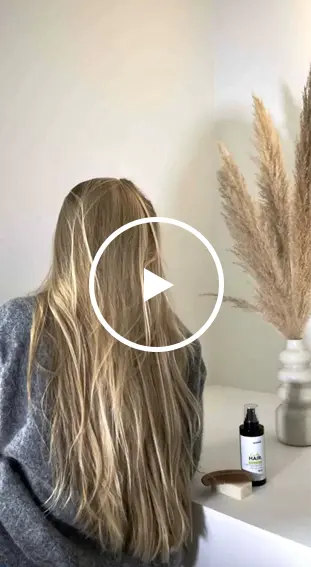 Image pour la vidéo de Superlooong une fille avec une longue chevelure